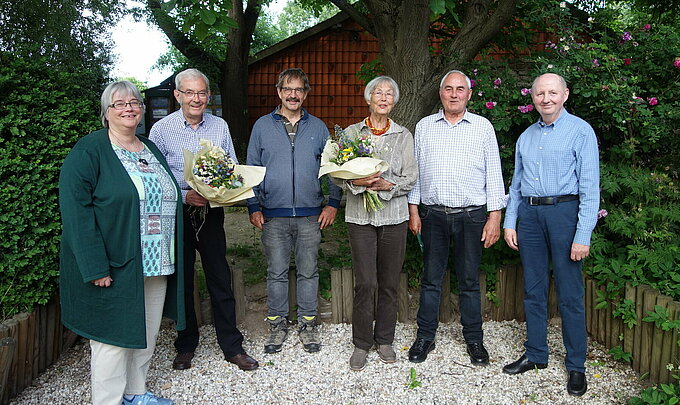 Foto: von l.n.r: Sieglinde Strötges (Schriftführerin) Ludwig Halberstadt (ehemaliger stellv. Vorsitzender) Hans-Martin Hattenhorst (Stellv. Vorsitzender) Hannelore Sontowski (ehemalige Schriftführerin) Heinz Schmitz (Vorsitzender) Heribert Stroucken (Stellv. Vorsitzender)  fehlend Miriam Fußangel (Kassiererin) 