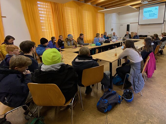 Der erste Tag: Wir lernen uns kennen. Die NABU-Gruppe Krefeld stellte sich vor: Wer wir sind, was wir tun - und warum. Foto: Klaus Keipke