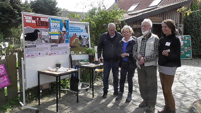 Informationsstand "Wilder Müll - Lebensgefahr für Tiere" von Elita & Benno Grafke